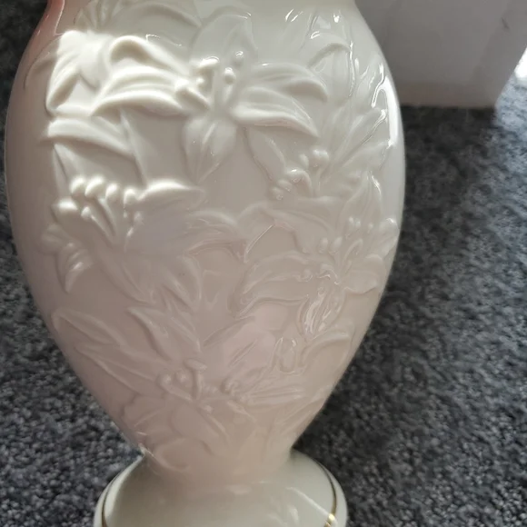 VTG New Lenox Lilies of Love Vase - Picture 2 of 4